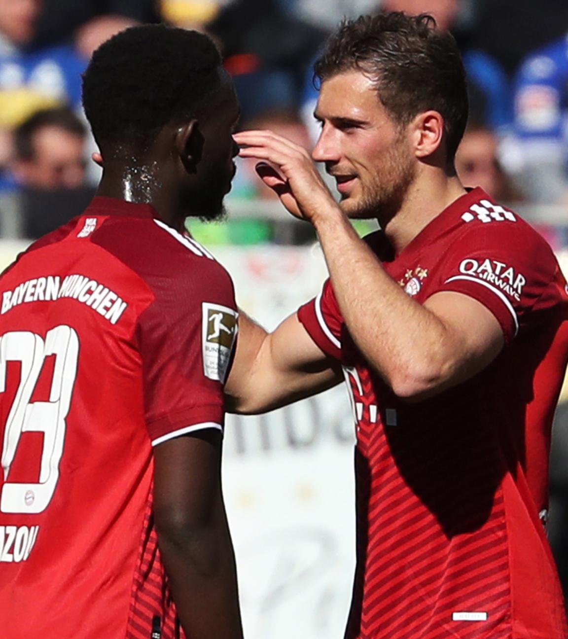 Bayerns Spieler Bejubeln das 2:0 beim Spiel Arminia Bielefeld gegen Bayern München am 17.04.2022