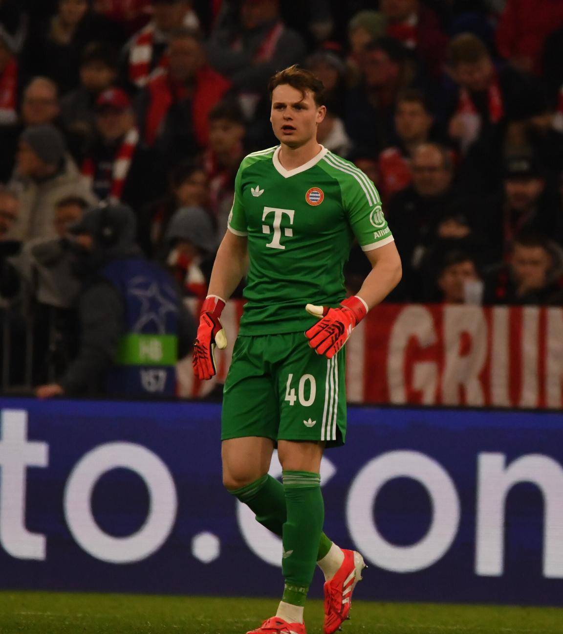 Championsleague, FC Bayern München - Bayer Leverkusen, Münchens Torwart Jonas Urbig