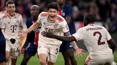 Champions League, FC Bayern München - Paris Saint-Germain: Min-Jae Kim bejubelt sein Tor mit mit Dayot Upamecano