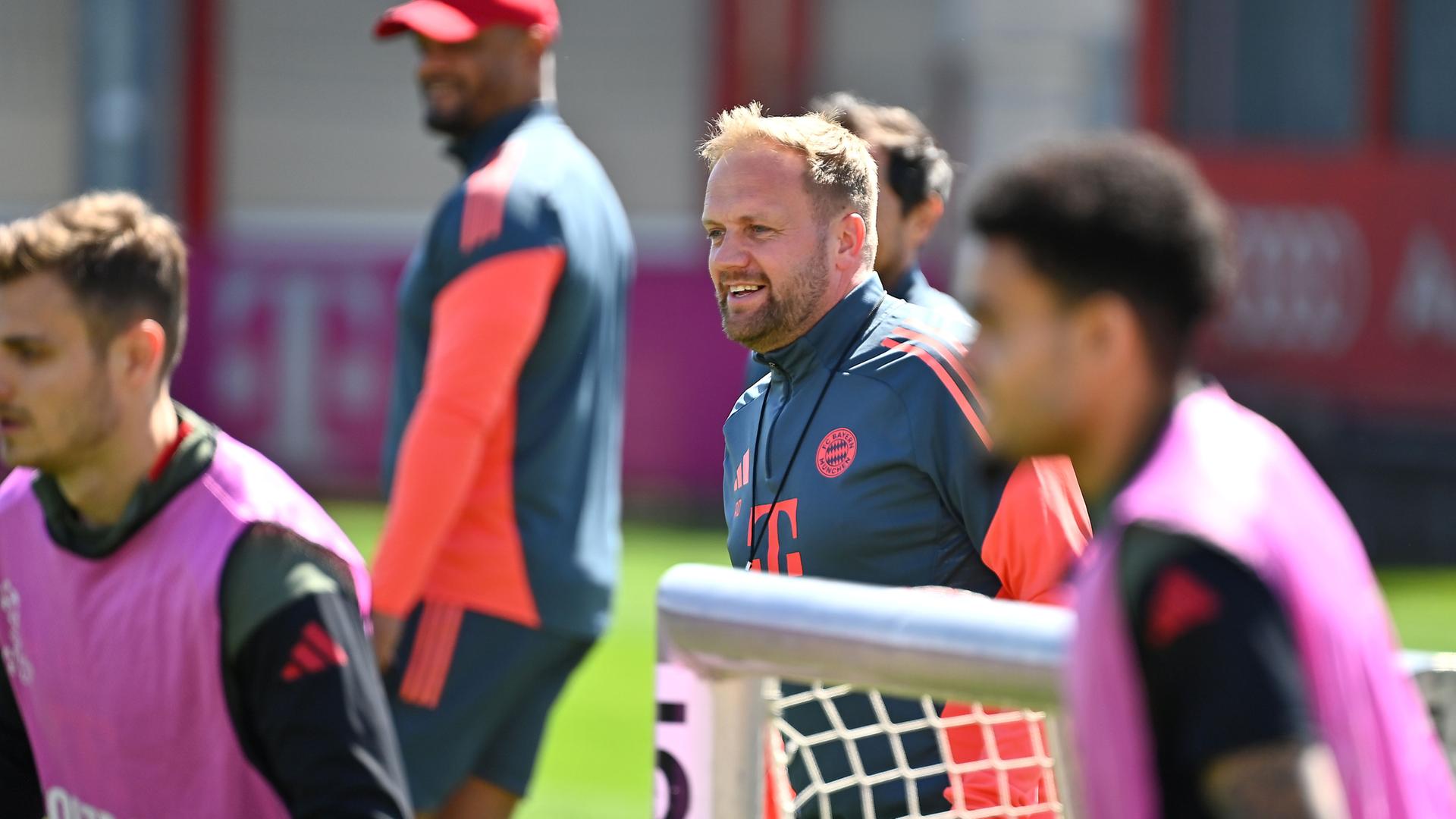Bayern München, Training, Aaron Danks