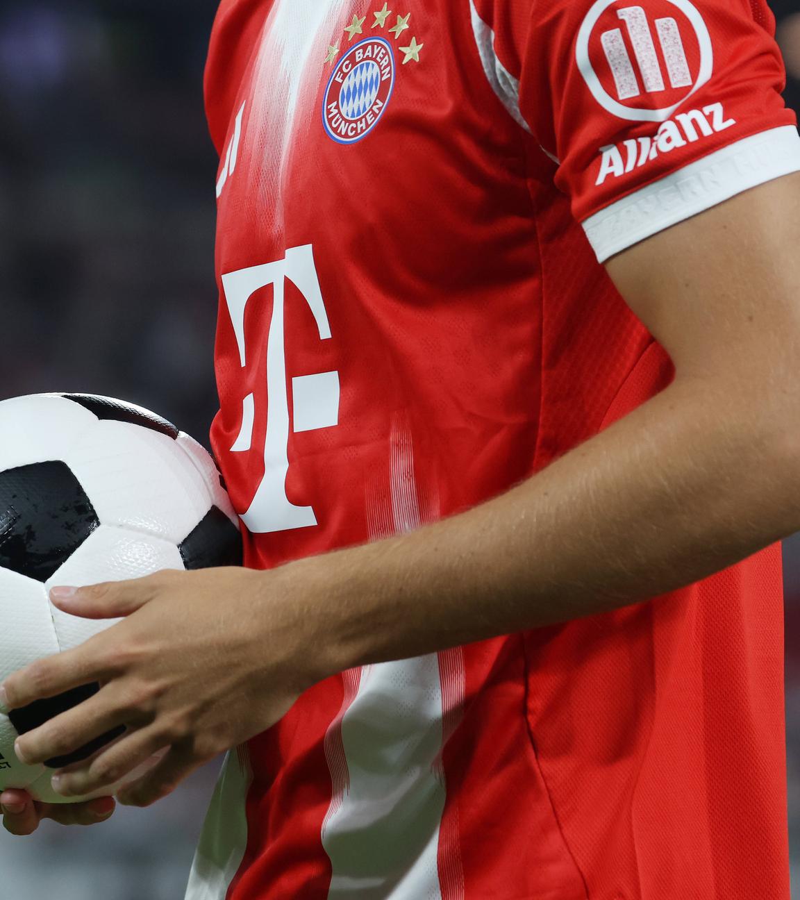 Bayern München, Trikot