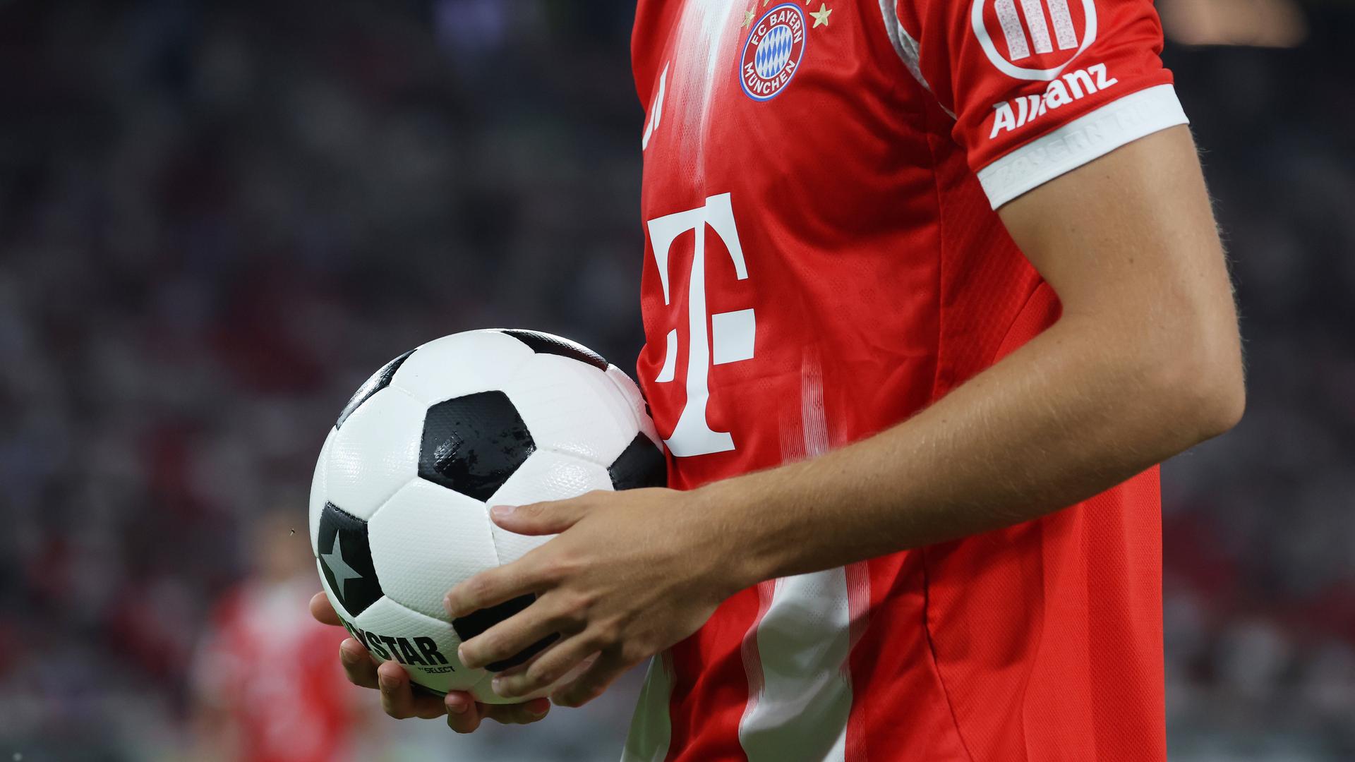 Bayern München, Trikot