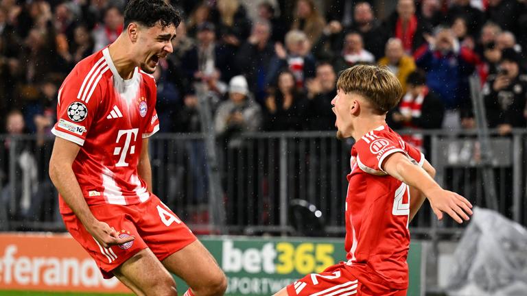 Karl Lennart feierte im Spiel gegen FC Brügge gemeinsam mit Aleksandar Pavlović.