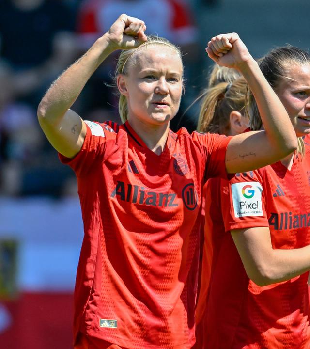 Pernille Harder jubelt über ihr Tor zum 3:0.