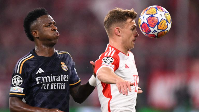 Champions-League-Halbfinal-Hinspiel FC Bayern - Real Madrid CF am 30. April 2024: Joshua Kimmich kommt vor Vinicius Junior zum Kopfball