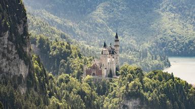 Das weltbekannte Märchenschloss Neuschwanstein des Bayernkönigs Ludwig II.