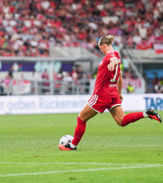 Klara Bühl im Supercup Spiel der Bayern