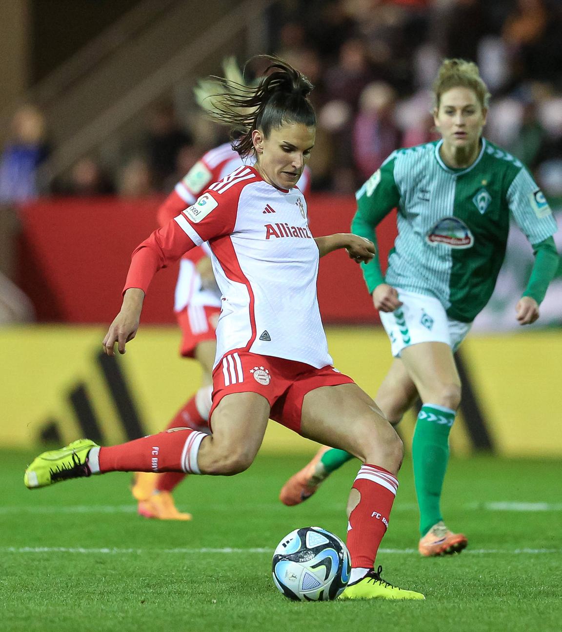 Fußball - Frauen: FC Bayern gegen Werder Bremen.