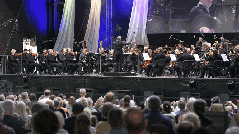 Saisonstart auf dem Grünen Hügel