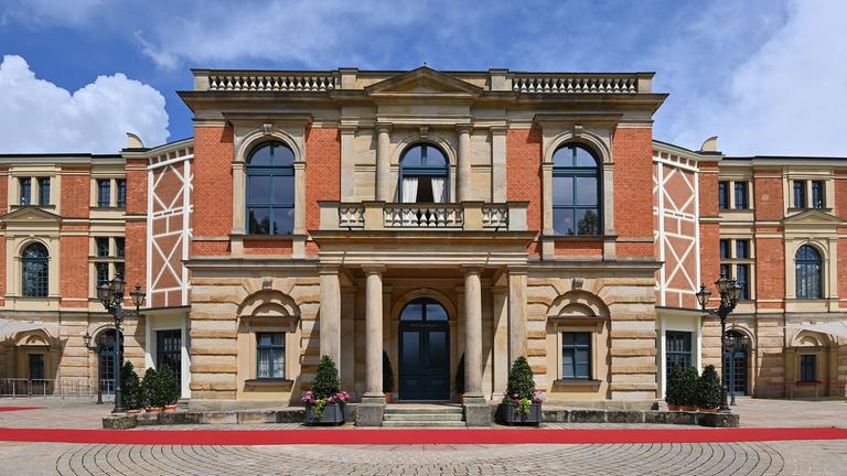 Das Festspielhaus in Bayreuth am 25.07.2025.
