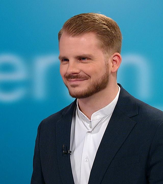 Tim Klüssendorf ist während einer Veranstaltung zu sehen.