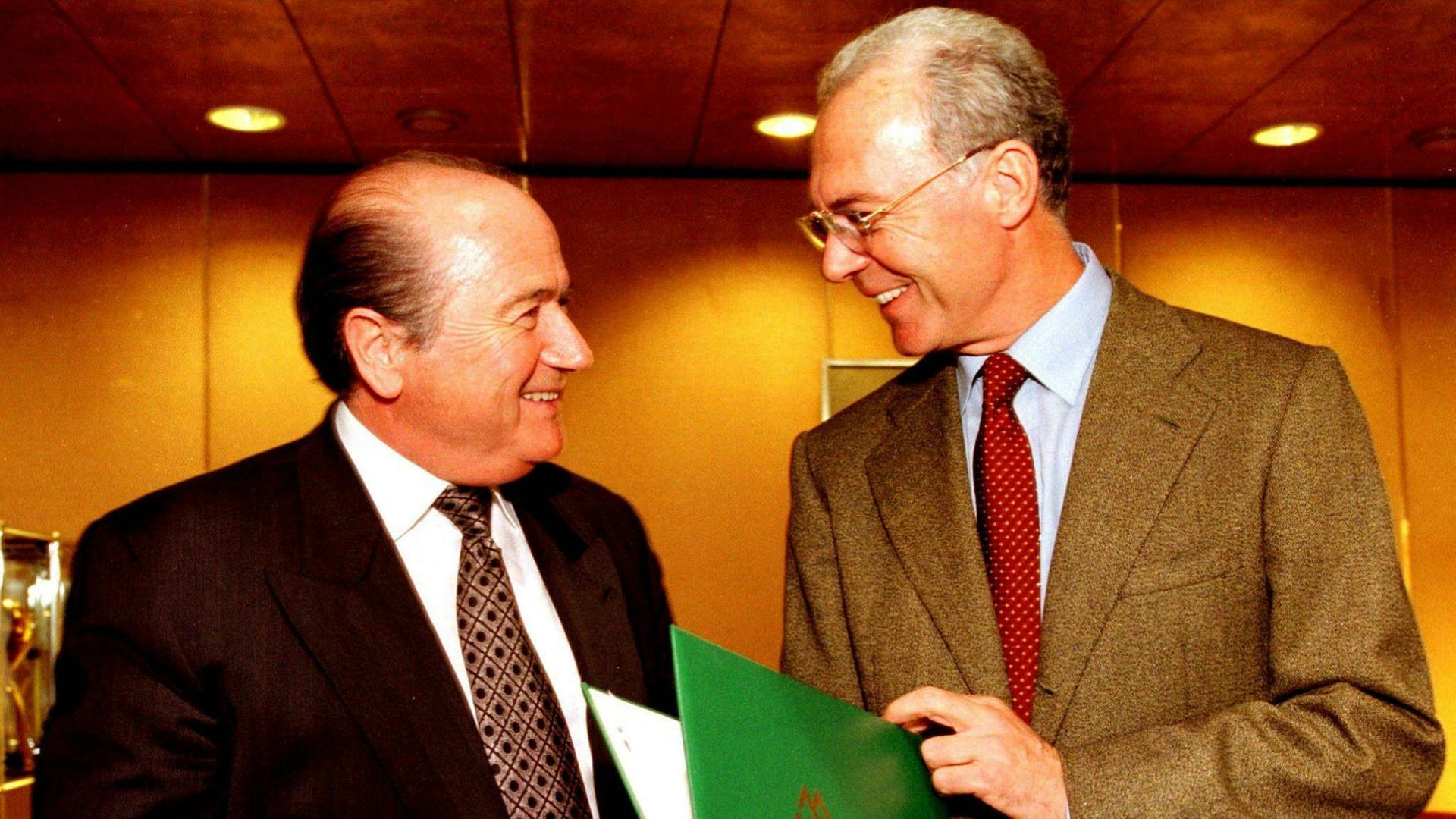 1998: Übergabe der DFB-Bewerbung für die WM-2006