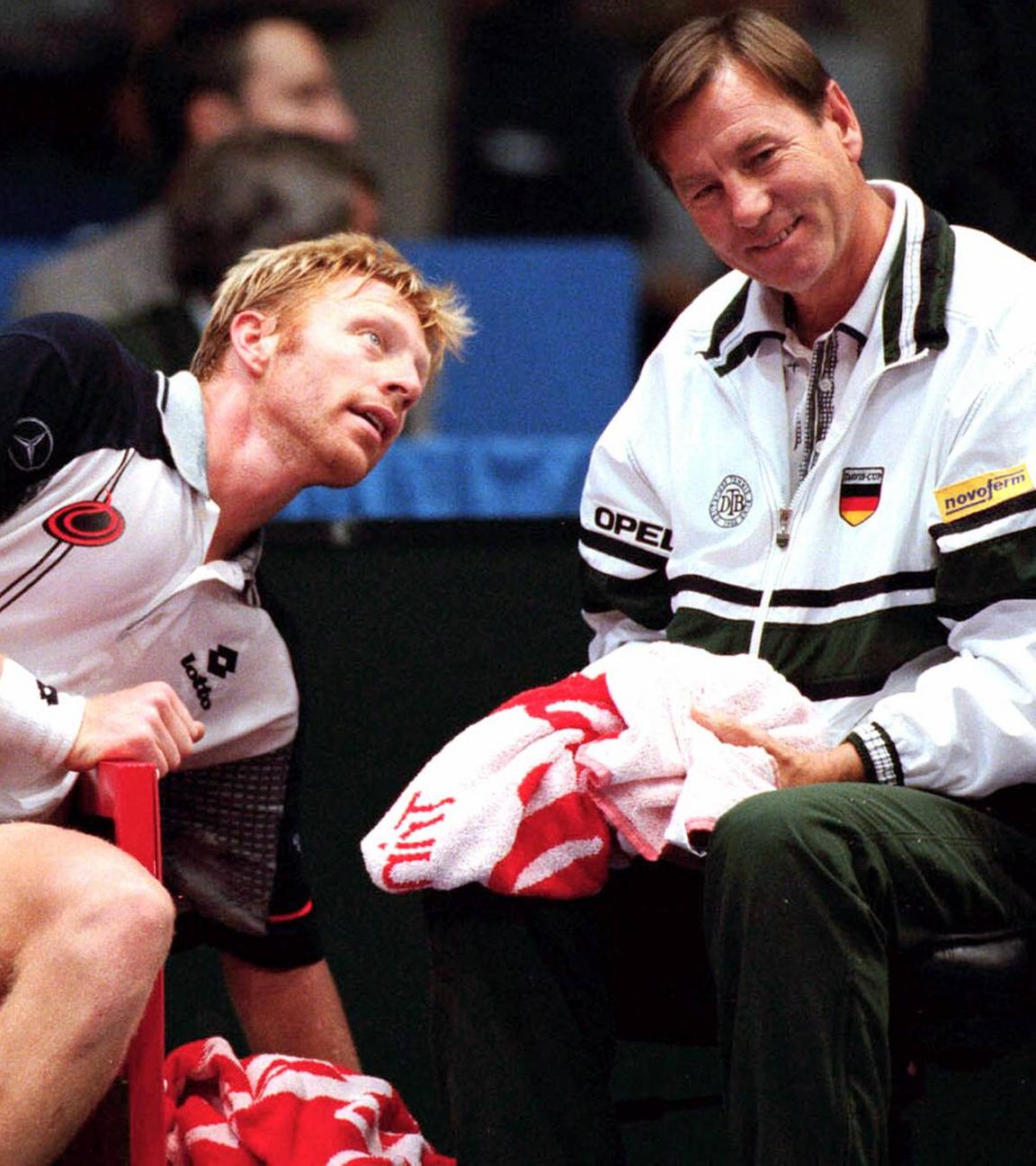 Boris Becker (li.) im Gespräch mit Teamchef Niki Pilic