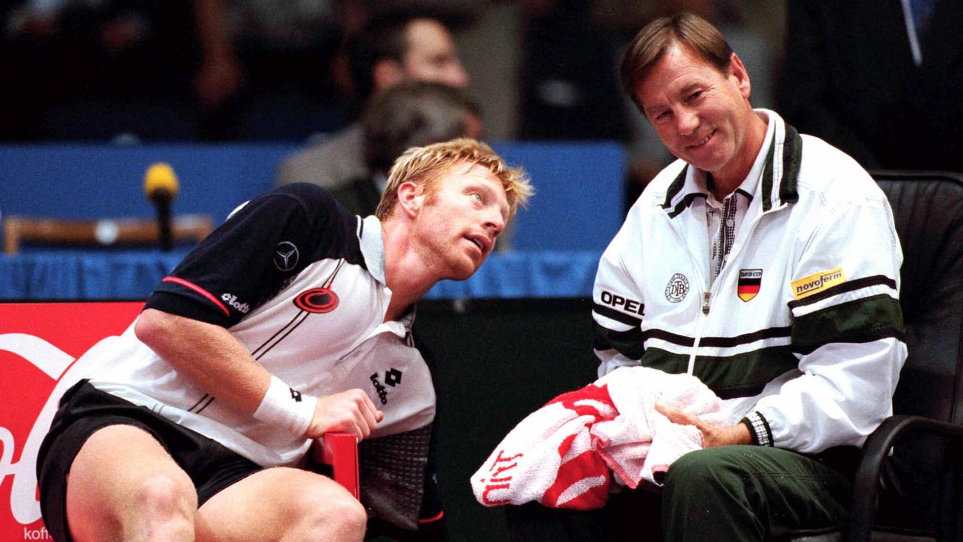 Boris Becker (li.) im Gespräch mit Teamchef Niki Pilic