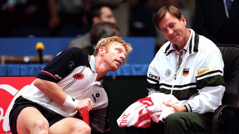 Boris Becker (li.) im Gespräch mit Teamchef Niki Pilic