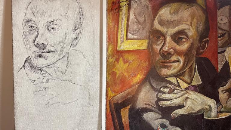  Zwei Leinwände stehen nebeneinander. Die linke zeigt eine Skizze einer Person mit angedeuteten Konturen und Schattierungen, das Gesicht ist unkenntlich gemacht. 