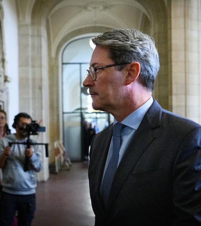 21.09.2026, Berlin: Andreas Scheuer (CSU), ehemaliger Bundesverkehrsminister, kommt zum Prozess im Zusammenhang mit der gescheiterten Pkw-Maut vor der 38. Großen Strafkammer im Kriminalgericht Moabit.