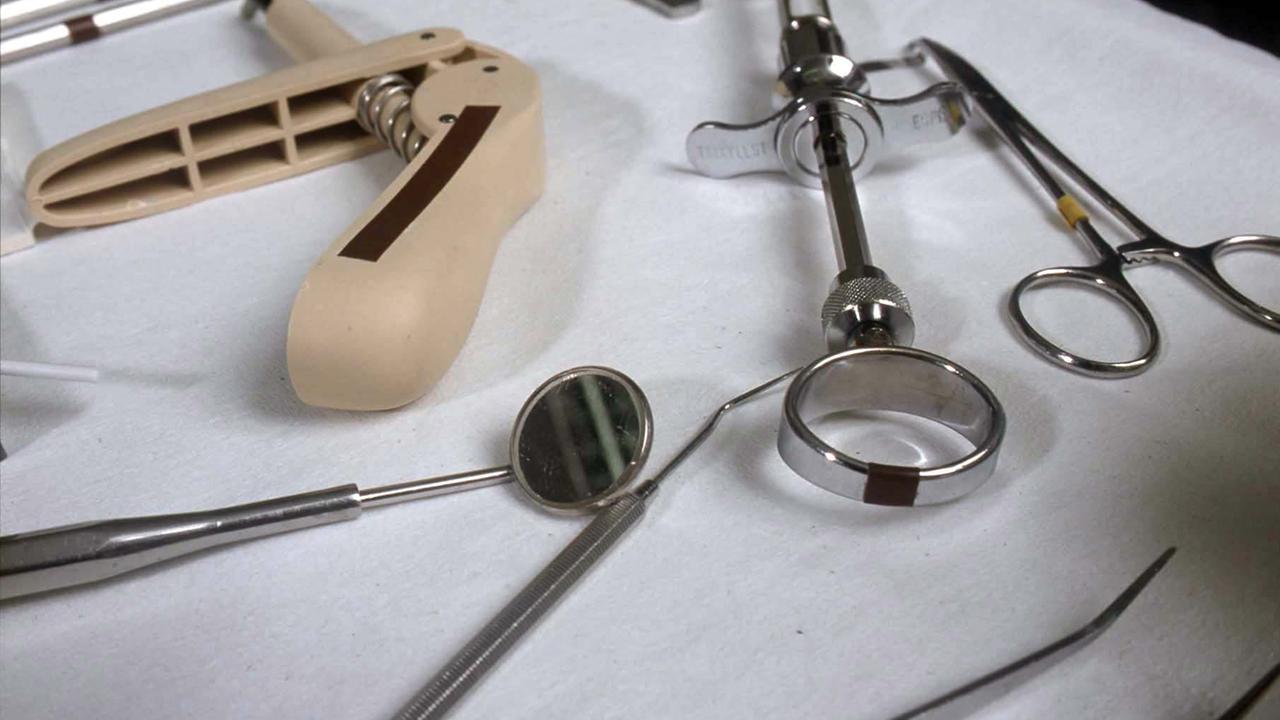 Behandlungsbesteck beim Zahnarzt