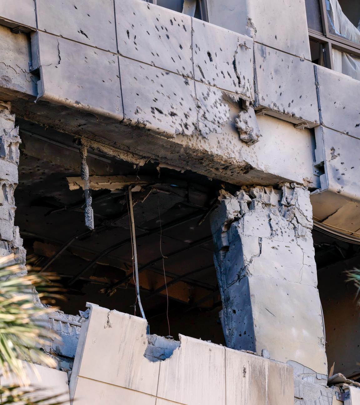 Beschädigte Hotelzimmer im Beiruter Stadtteil Raouche nach einem israelischen Luftangriff.
