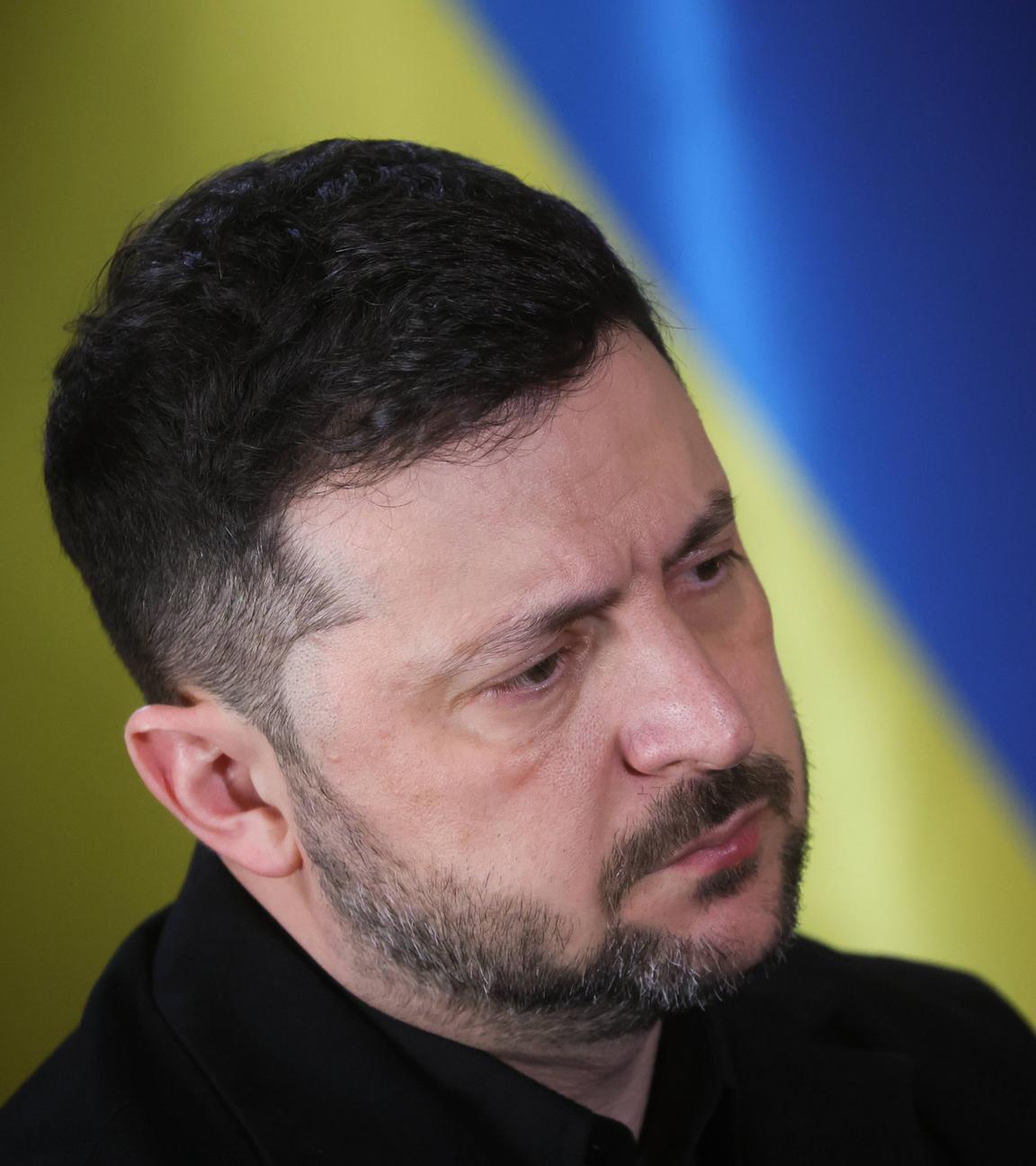 Der ukrainische Präsident Selenskyj befürchtet einen erneuten Vorstoß russischer Truppen über das Nachbarland Belarus.