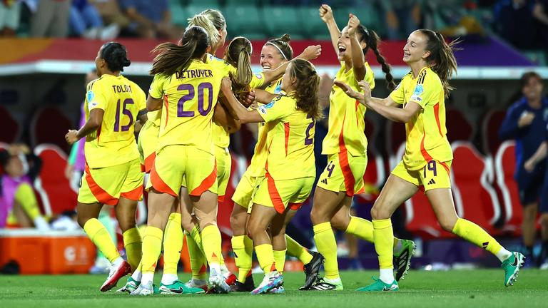 Janice Cayman von den Belgierinnen feiert ihren Treffer zum 1:2 zwischen Portugal und Belgien.