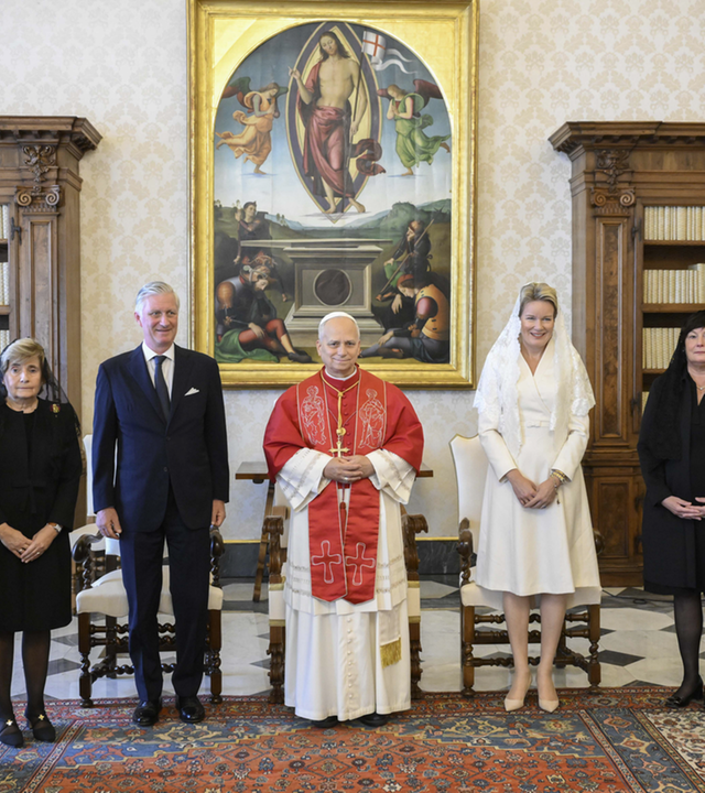 Papst Leo XIV. bekam Besuch vom belgischen König Philippe und seiner Frau Mathilde, die katholische Königin war dabei ganz in Weiß gekleidet.