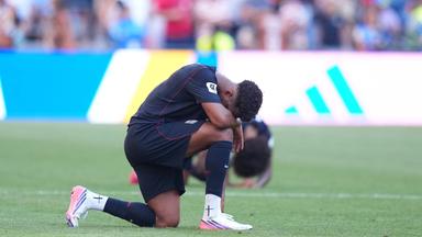Eine zurückgezogene rote Karte gegen den US-amerikanischen Nationalspieler Folarin Balogun hatte für heftige Kritik gesorgt. Trotzdem kann die USA die Niederlage nicht verhindern.