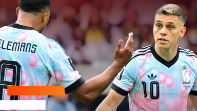 Youri Tielemans (links) und Leandro Trossard