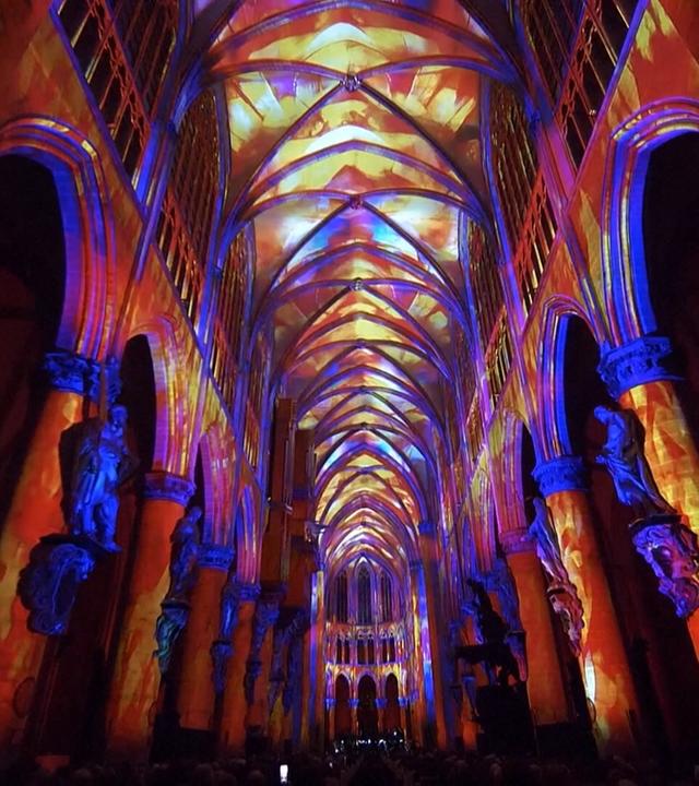 Belgische Kirche leuchtet 2