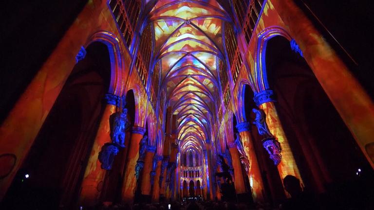 Belgische Kirche leuchtet 2