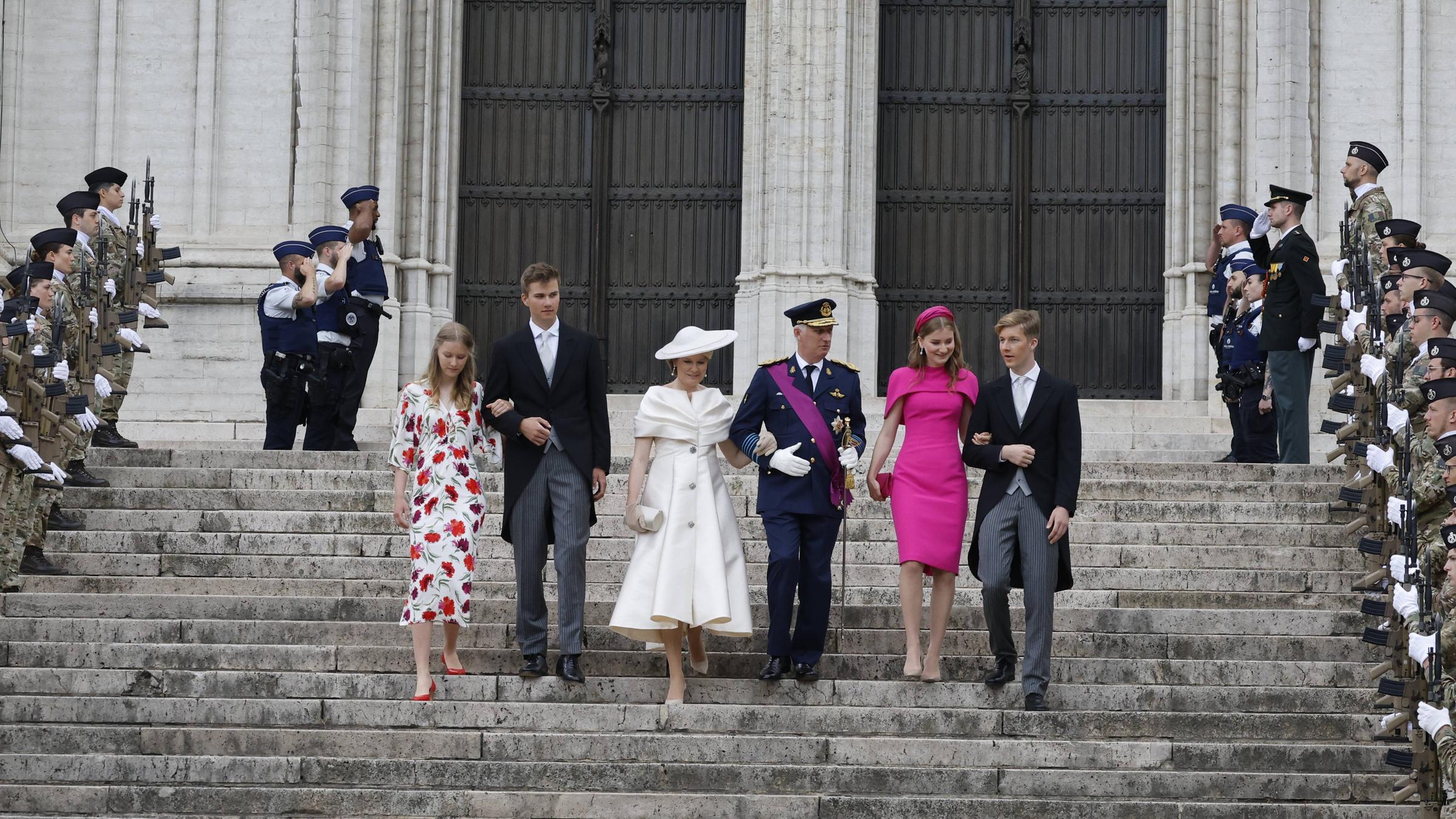 Prinzessin Eleonore, Prinz Gabriel, Königin Mathilde von Belgien, König Philippe-Filip von Belgien, Kronprinzessin Elisabeth und Prinz Emmanuel am belgischen Nationalfeiertag am 21.07.2024.