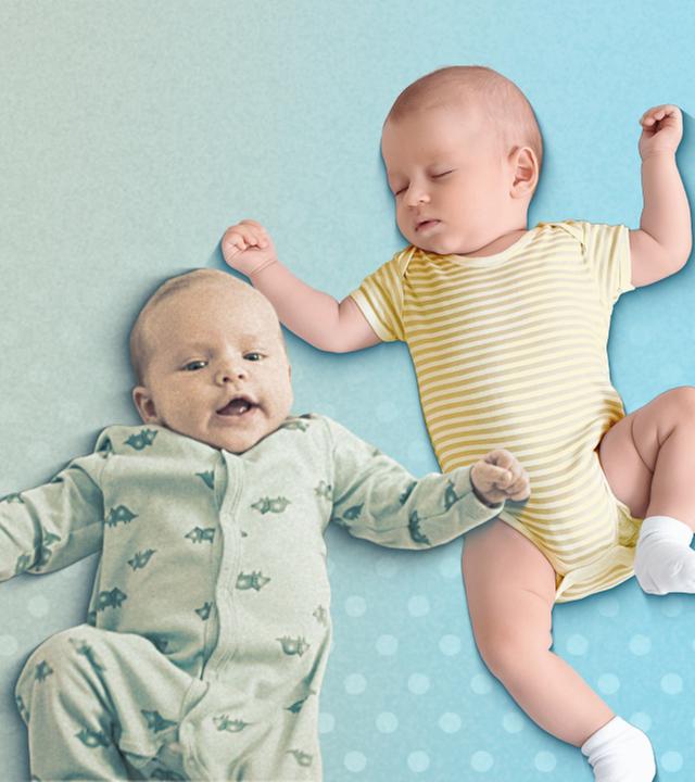 Zwei Babys liegen auf einem gepunkteten Hintergrund