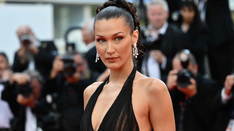 Archiv: US-Model Bella Hadid kommt zur Vorführung des Films „L'Amour Ouf“ (Beating Hearts) bei der 77. Ausgabe der Filmfestspiele von Cannes am 23. Mai 2024 in Cannes, Südfrankreich.