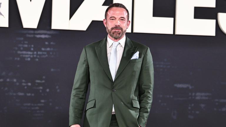 Der Schauspieler Ben Affleck posiert auf einem Event.