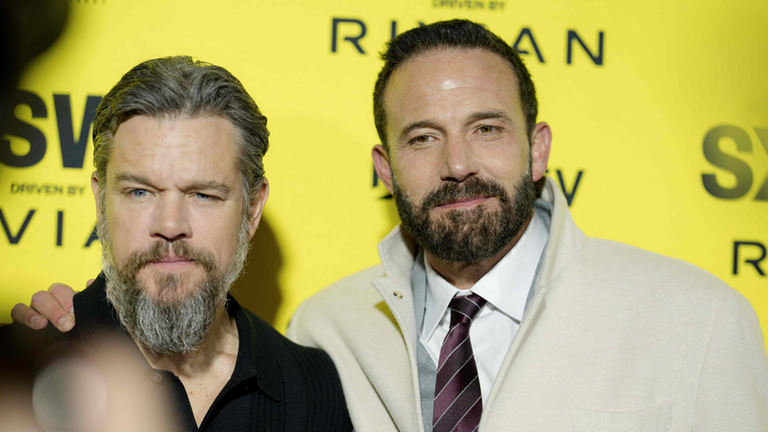 Matt Damon mit Ben Affleck auf rotem Teppich