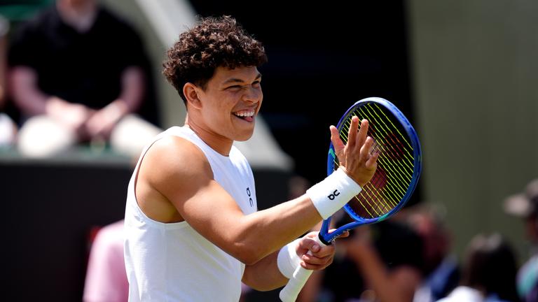 Ben Shelton feiert seinen Sieg über Rinky Hijikata.