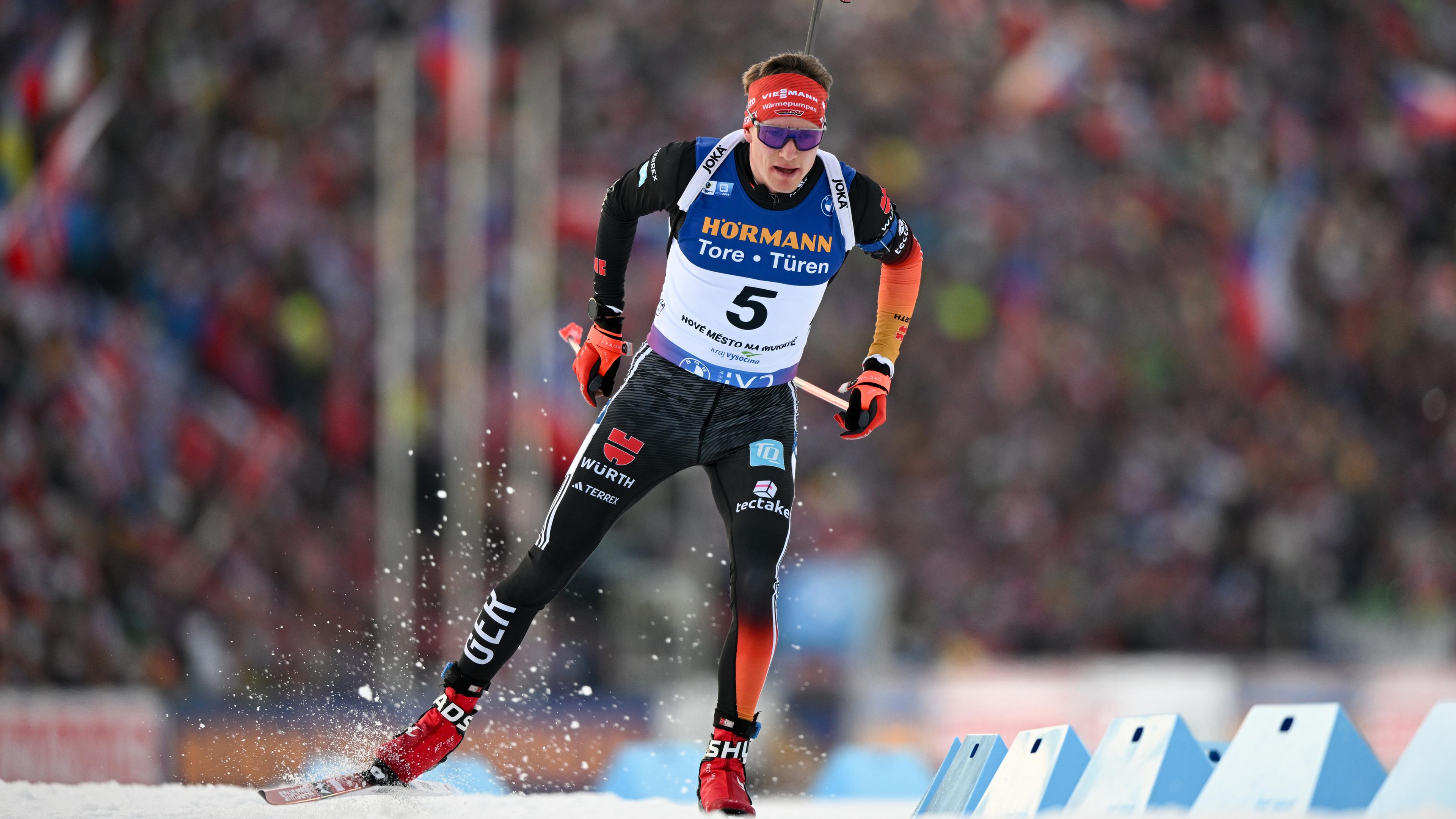 Biathlon Athlet Benedikt Doll beim Massenstart in Nove Mesto.