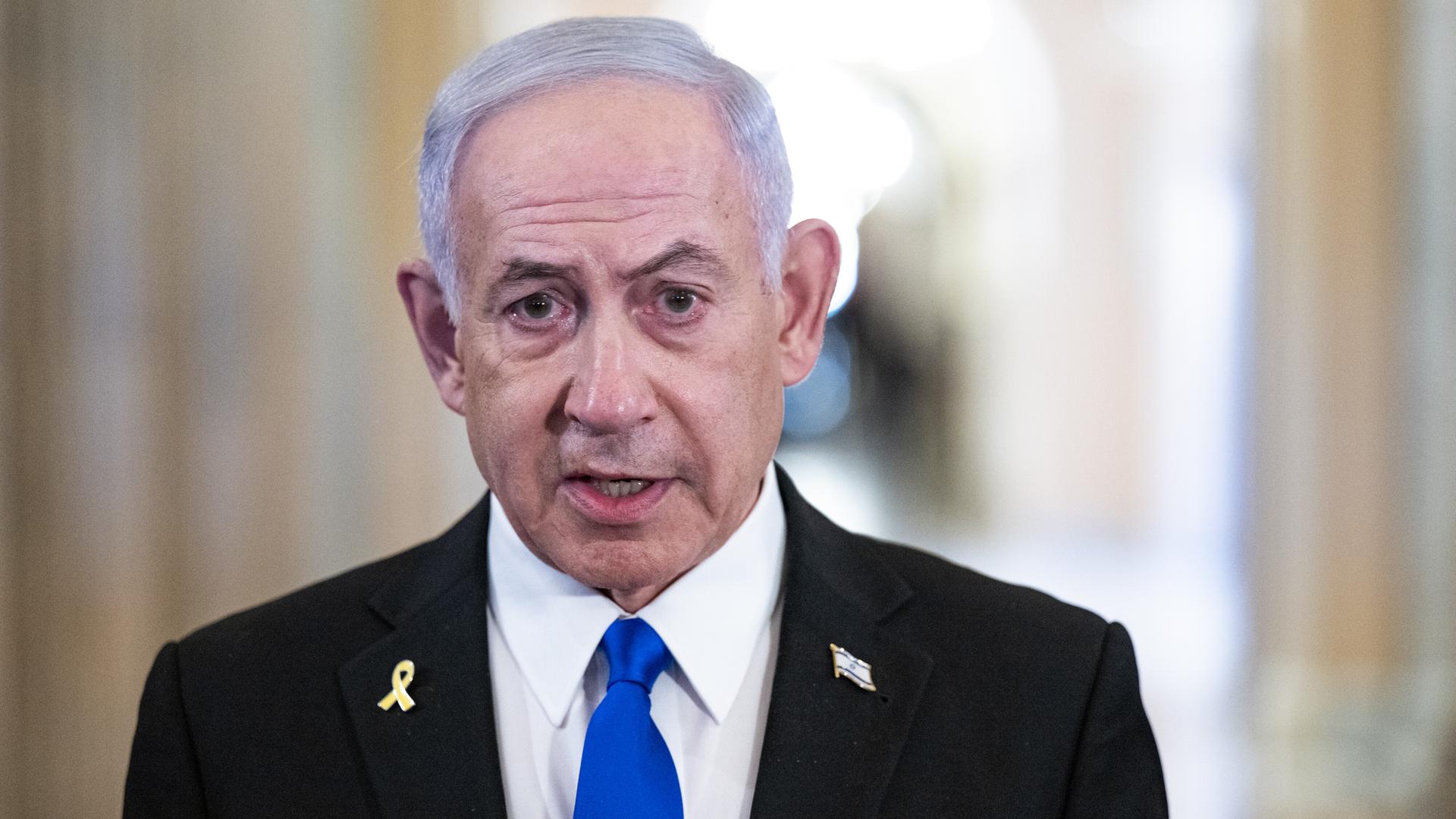 Israels Premierminister Benjamin Netanjahu spricht bei einer Pressekonferenz in Washington nach seinem Treffen mit US-Präsident Donald Trump.