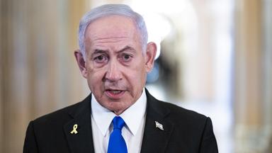 Israels Premierminister Benjamin Netanjahu spricht bei einer Pressekonferenz in Washington nach seinem Treffen mit US-Präsident Donald Trump.