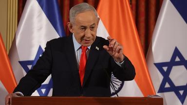 Israels Ministerpräsident Benjamin Netanjahu spricht während einer Pressekonferenz mit seinem indischen Amtskollegen Modi.