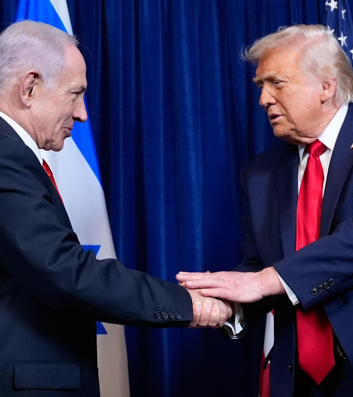 US-Präsident Trump und Israels Ministerpräsident Netanjahu schütteln sich die Hände