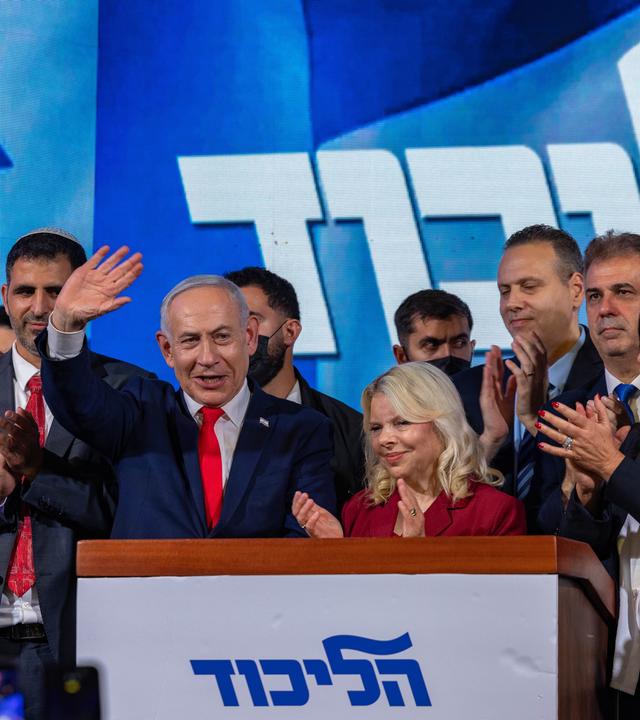  Der israelische Ministerpräsident Benjamin Netanjahu spricht nach der Veröffentlichung der Ergebnisse der Wählerbefragungen zur israelischen Parlamentswahl zu seinen Anhängern bei der Wahlnachtveranstaltung der Likud-Partei.
