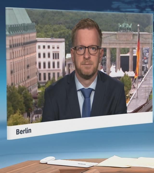 ZDF-Korrespondent Bernd Benthin berichtet ins ZDFheute-Studio.