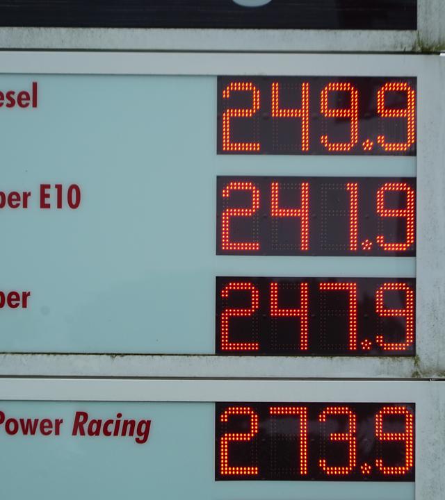 Benzinpreise auf Rekordniveau - hier an einer Tankstelle bei Jagel 