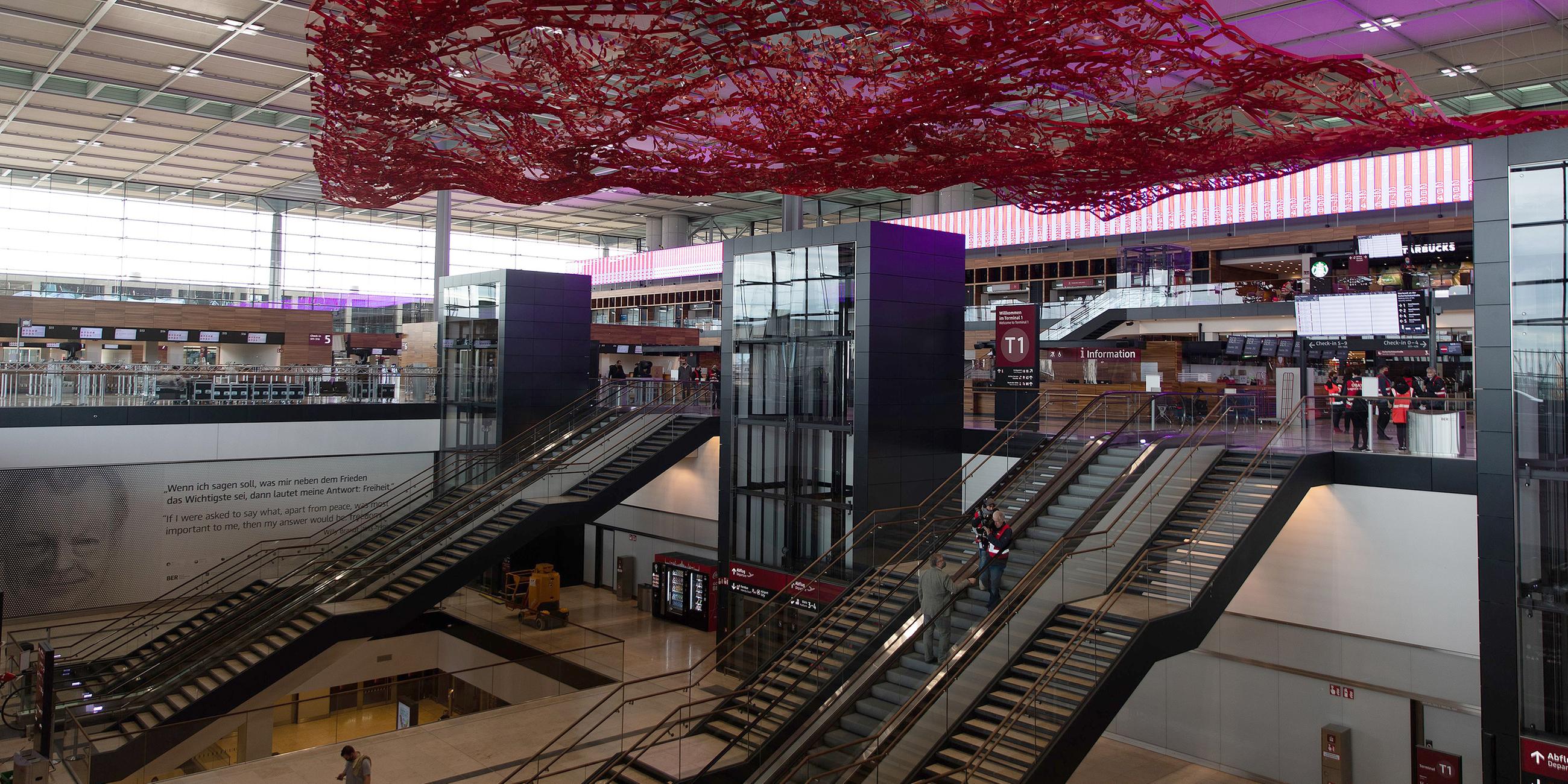Aufgang zur Check-In-Halle von Terminal 1 des BER
