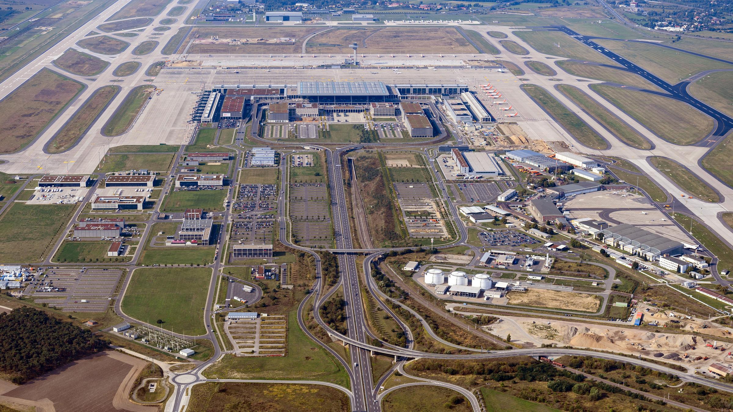 Luftaufnahme des gesamten Baugeländes des BER