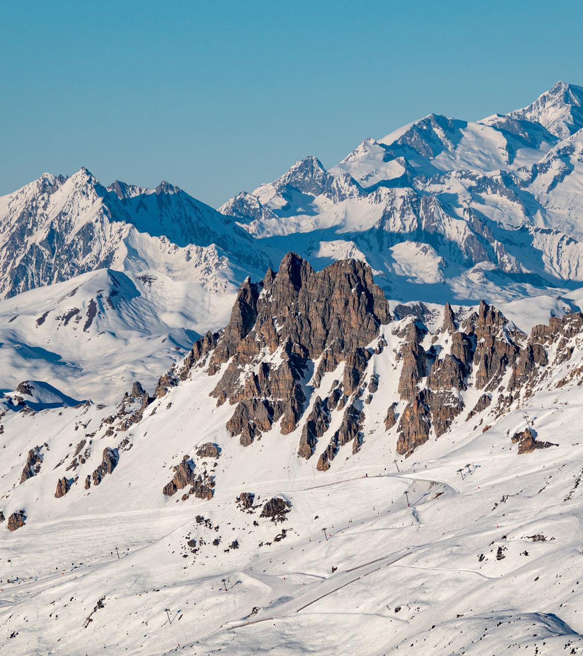Bergkette im Skigebiet Trois Vallees, Frankreich