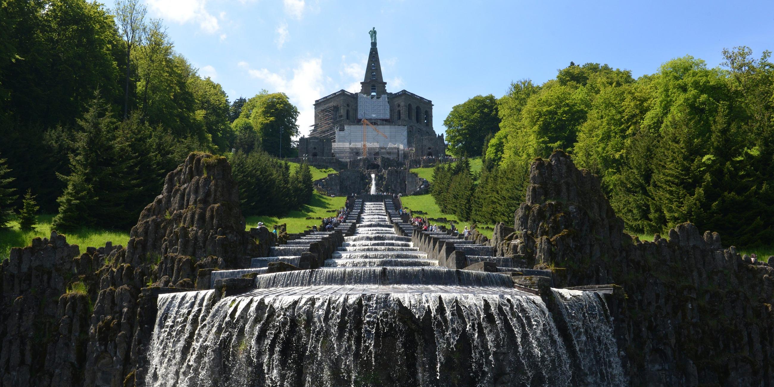 Wasserspiele im Bergpark Wilhelmshöhe unterhalb des Herkules in Kassel