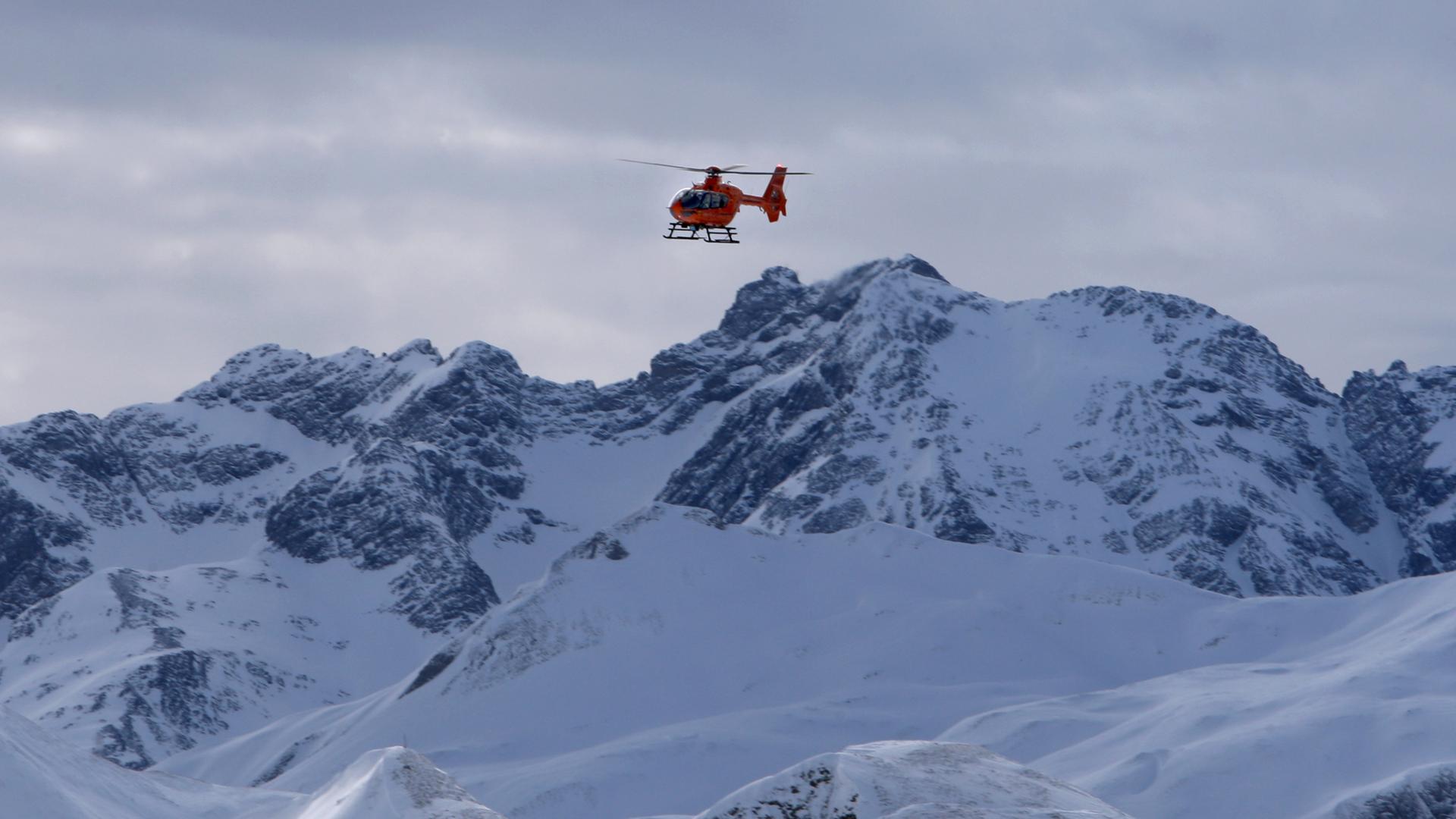 Ein Rettungshubschrauber im Einsatz (Archivfoto)
