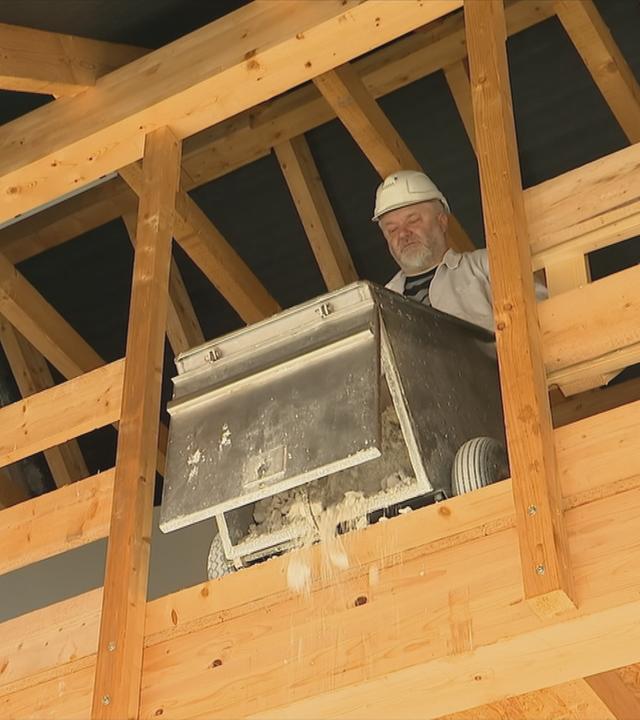 Bergmann arbeitet im Bergwerk.